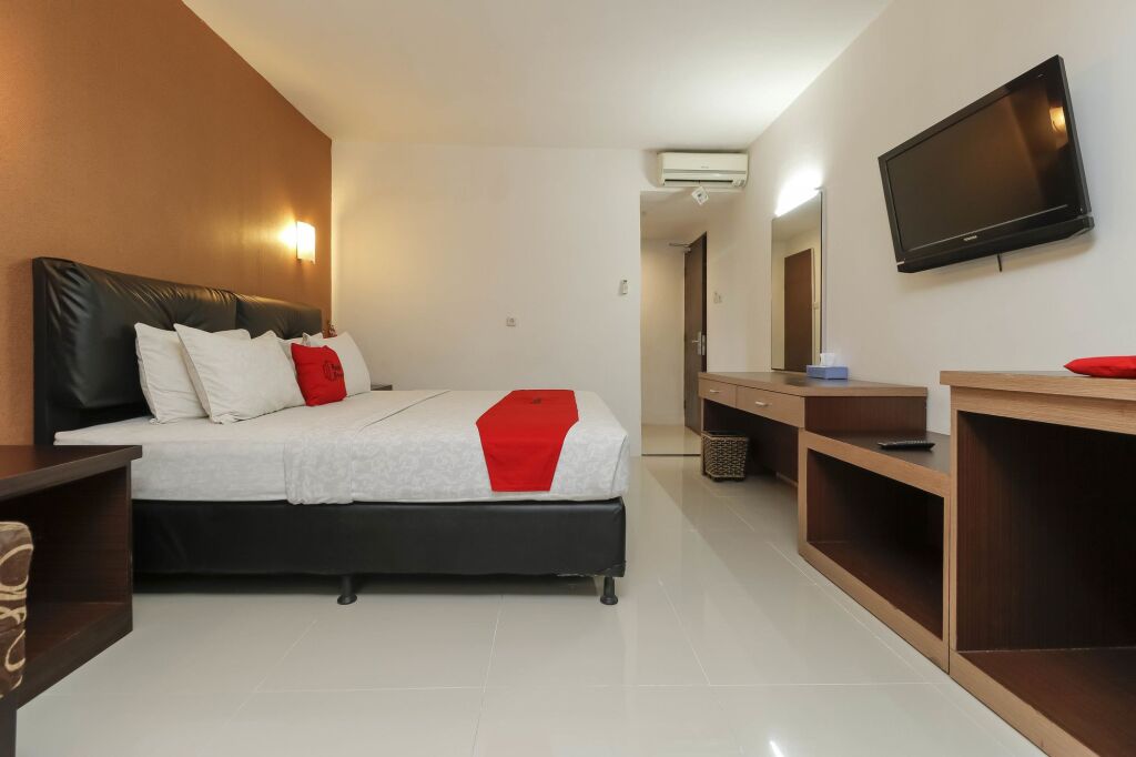 Макассар: RedDoorz Plus near Karebosi Area