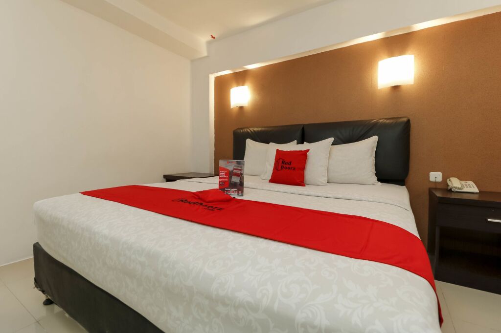 Макассар: RedDoorz Plus near Karebosi Area