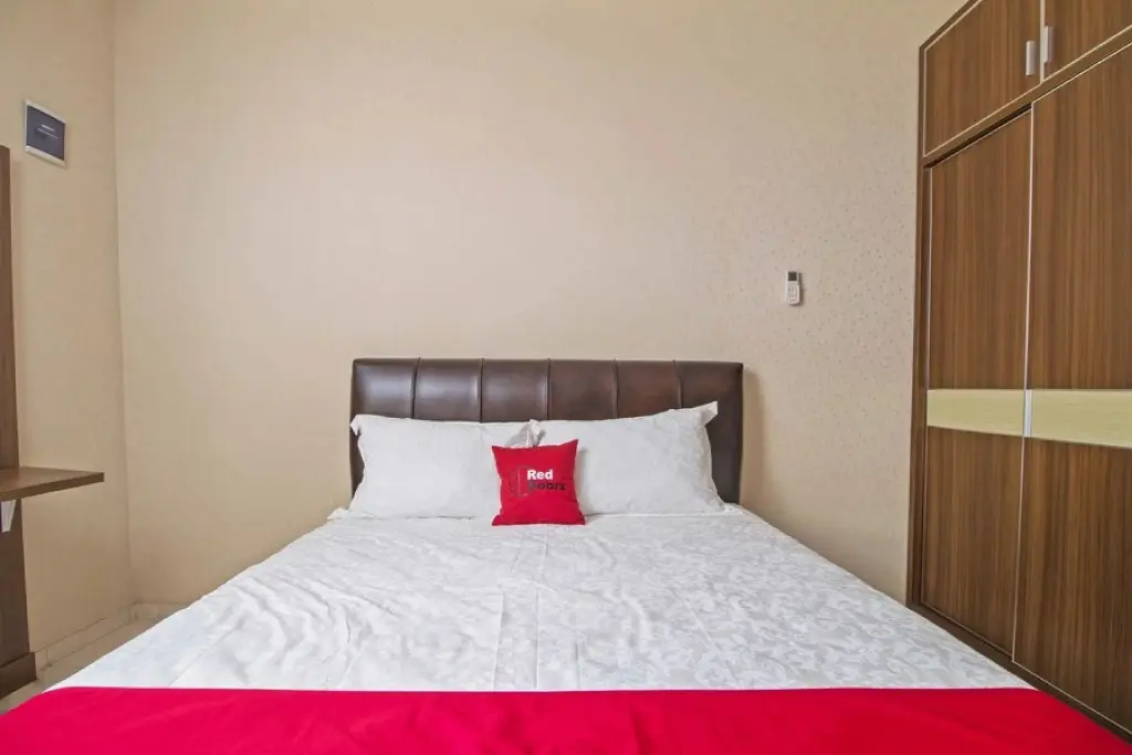 Джакарта: RedDoorz Syariah near Mercu Buana University