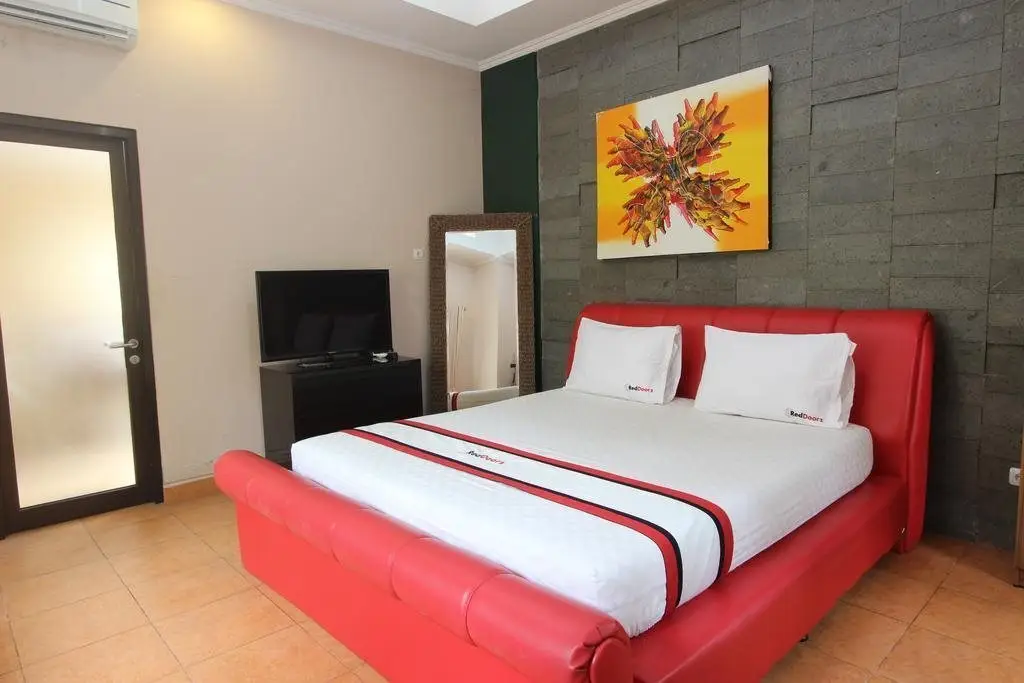 Депок: RedDoorz near Casa Grande