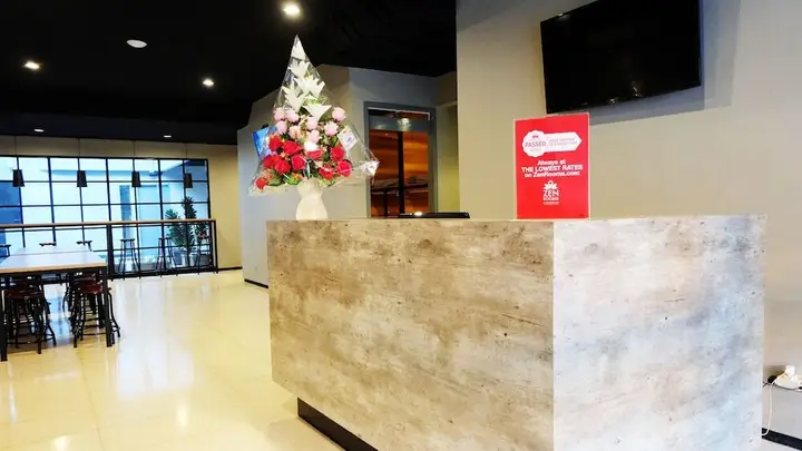 Сурабая: ZEN Hostel Gubeng Station 2