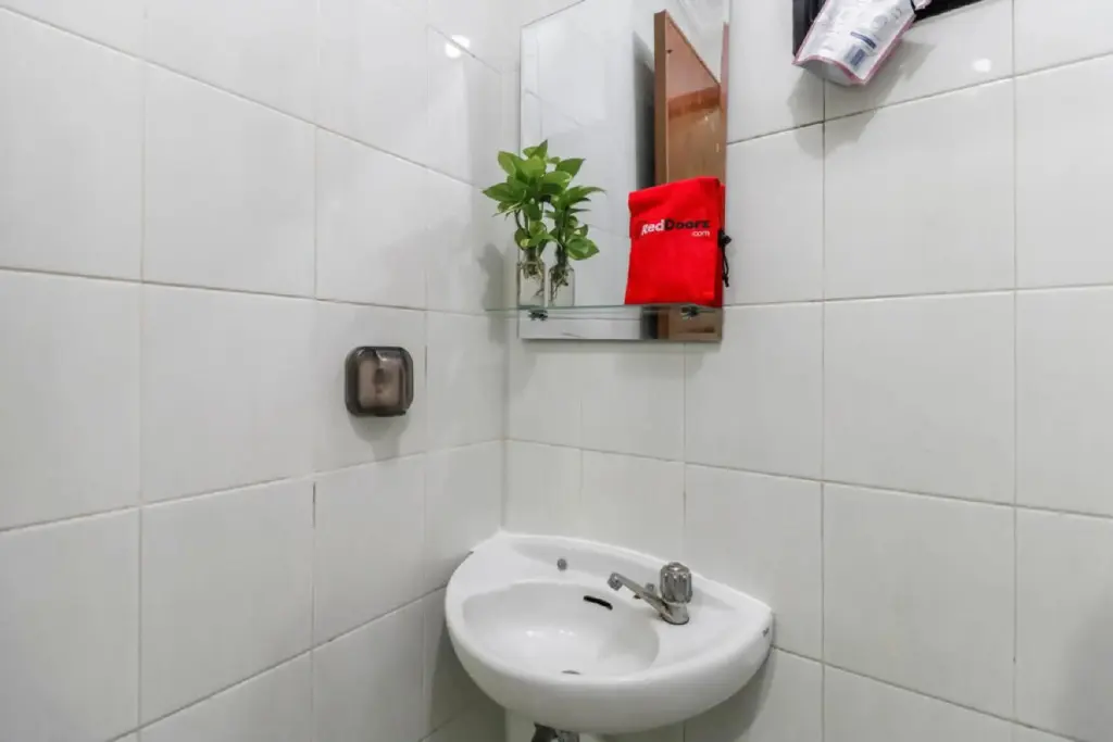 Джакарта: RedDoorz Plus near Trisakti University