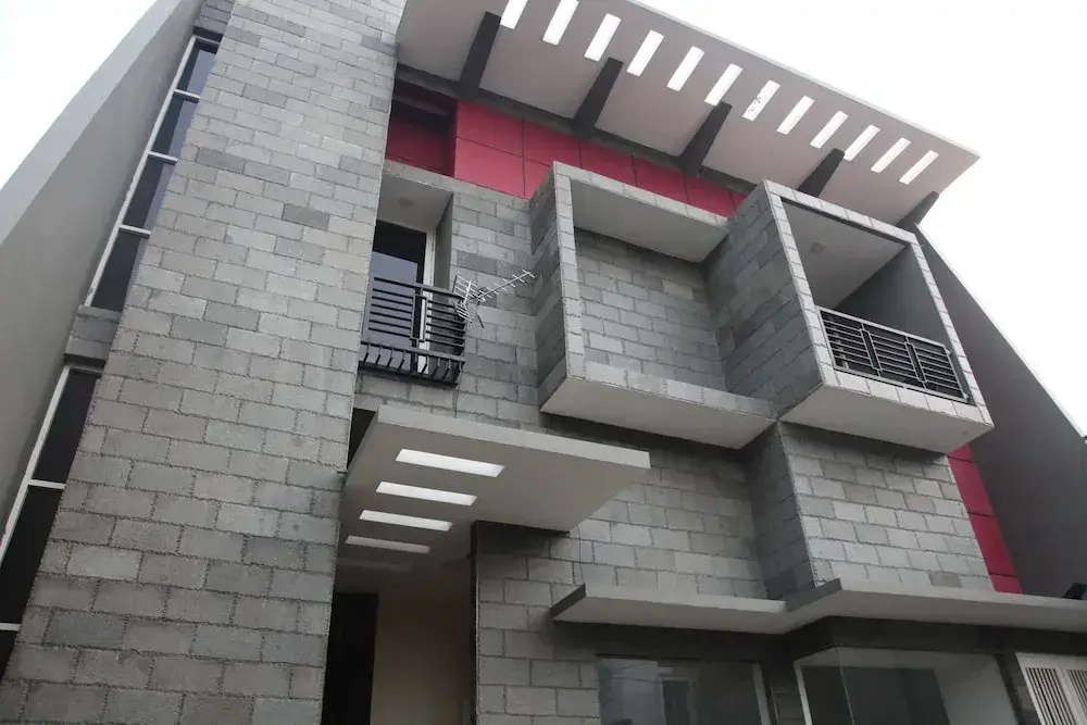 Сурабая: RedDoorz near Plaza Marina 2