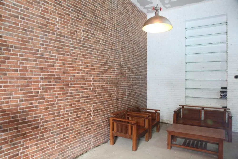 Сурабая: RedDoorz near Plaza Marina 2