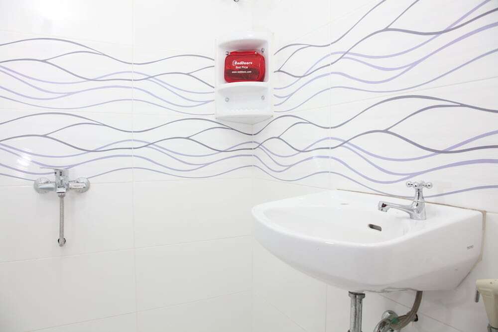 Сурабая: RedDoorz near Plaza Marina 2