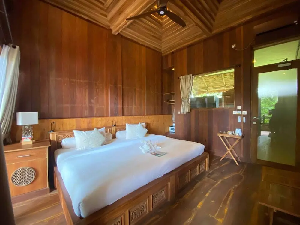 Сесе: Udara Bali