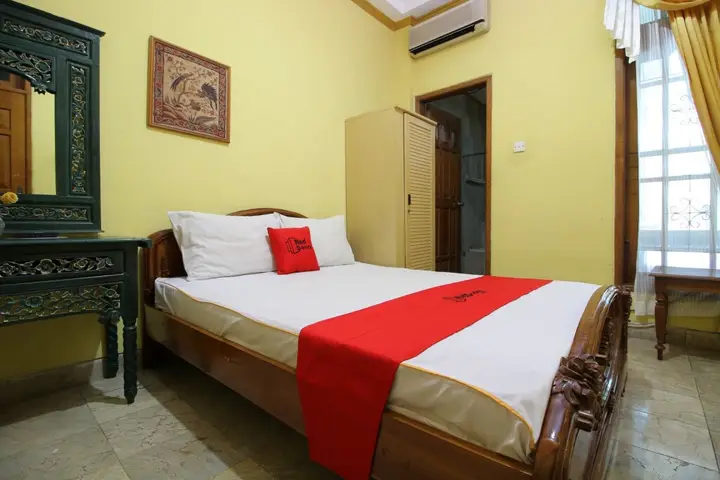 Джокьякарта: RedDoorz Plus near Galeria Mall