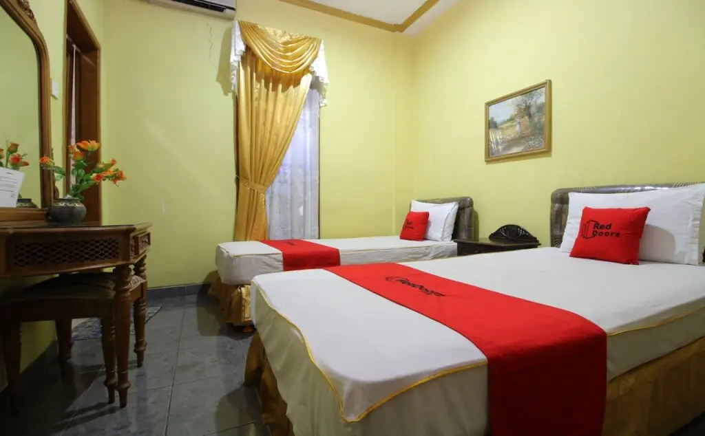 Джокьякарта: RedDoorz Plus near Galeria Mall