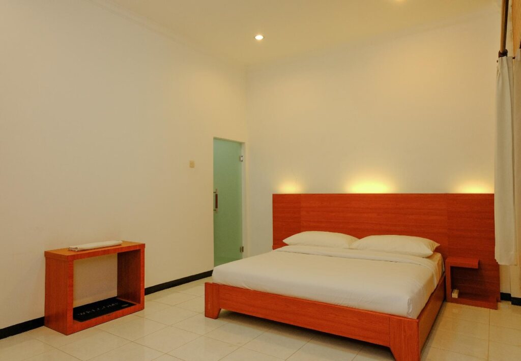 Бату: Hotel Kawi Surapatha