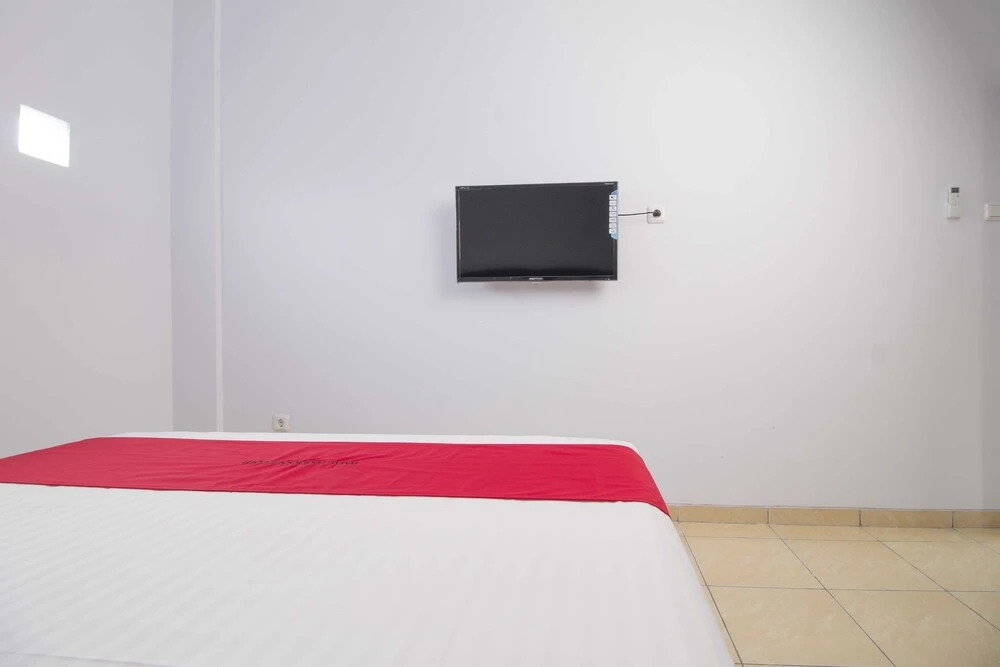 Куруг: RedDoorz near Siloam Karawaci 2