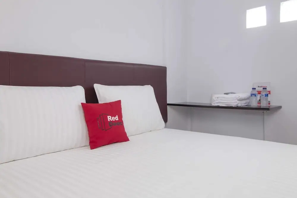 Куруг: RedDoorz near Siloam Karawaci 2