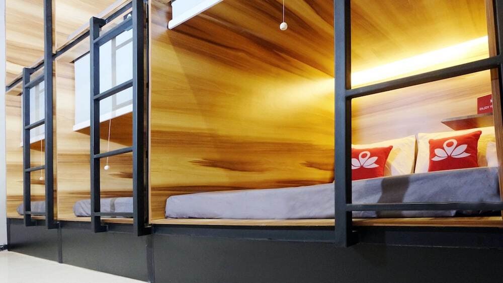 Сурабая: ZEN Hostel Gubeng Station