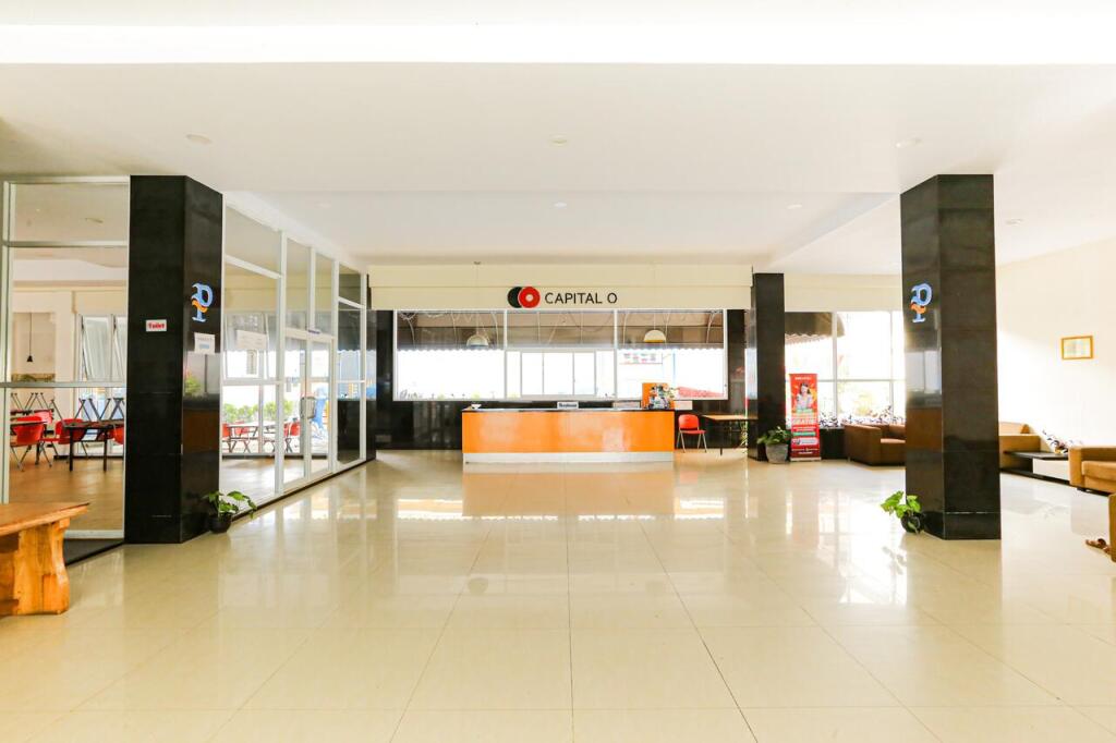 Пангандаран: Capital O 1246 Hotel Grand Pacific