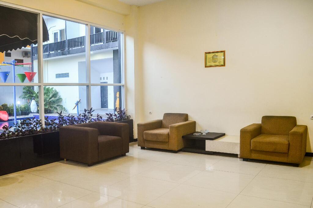 Пангандаран: Capital O 1246 Hotel Grand Pacific