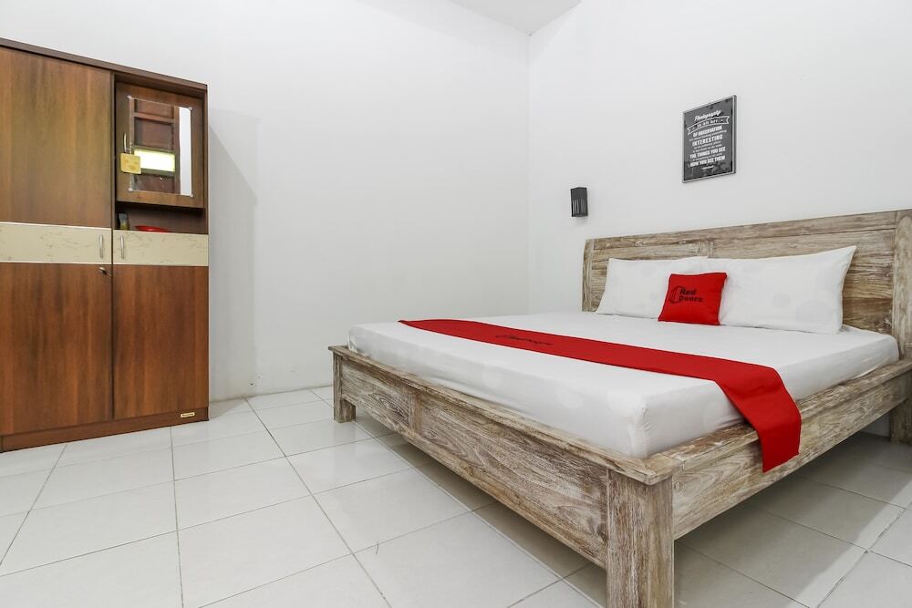 Депок: RedDoorz near Anggajaya Condongcatur