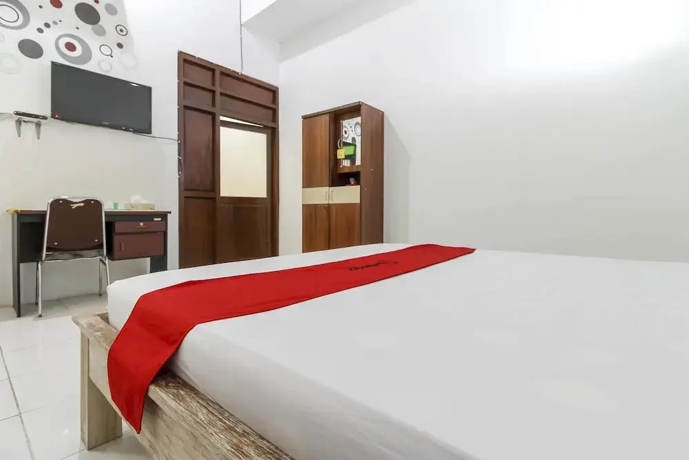 Депок: RedDoorz near Anggajaya Condongcatur