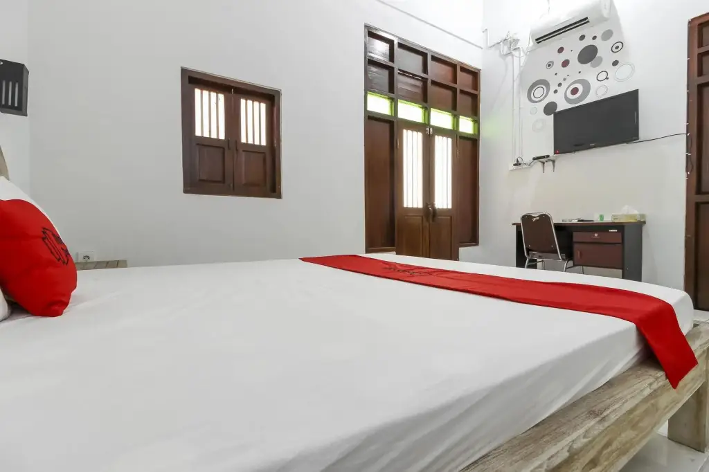 Депок: RedDoorz near Anggajaya Condongcatur