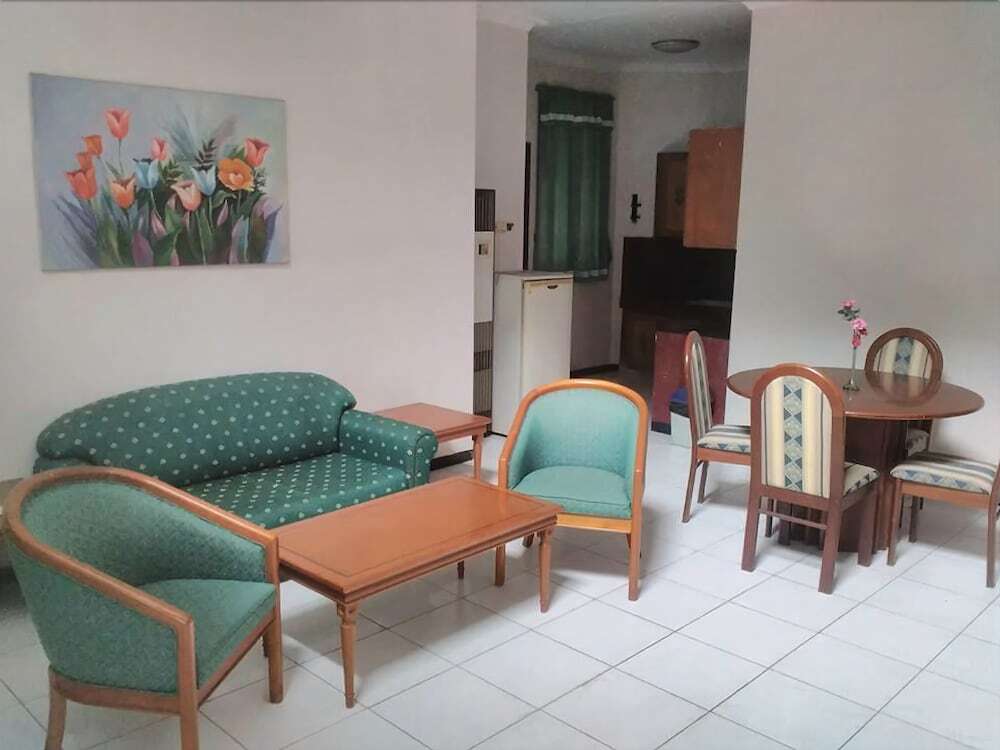Сурабая: Hotel Istana Permata Juanda