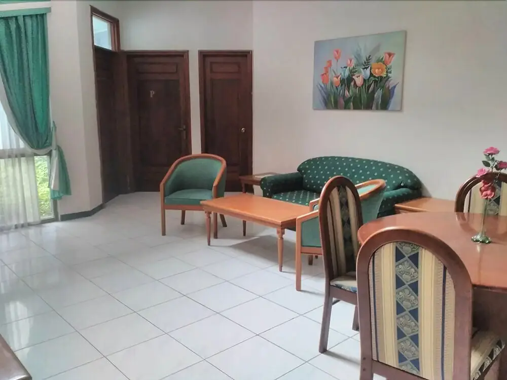Сурабая: Hotel Istana Permata Juanda