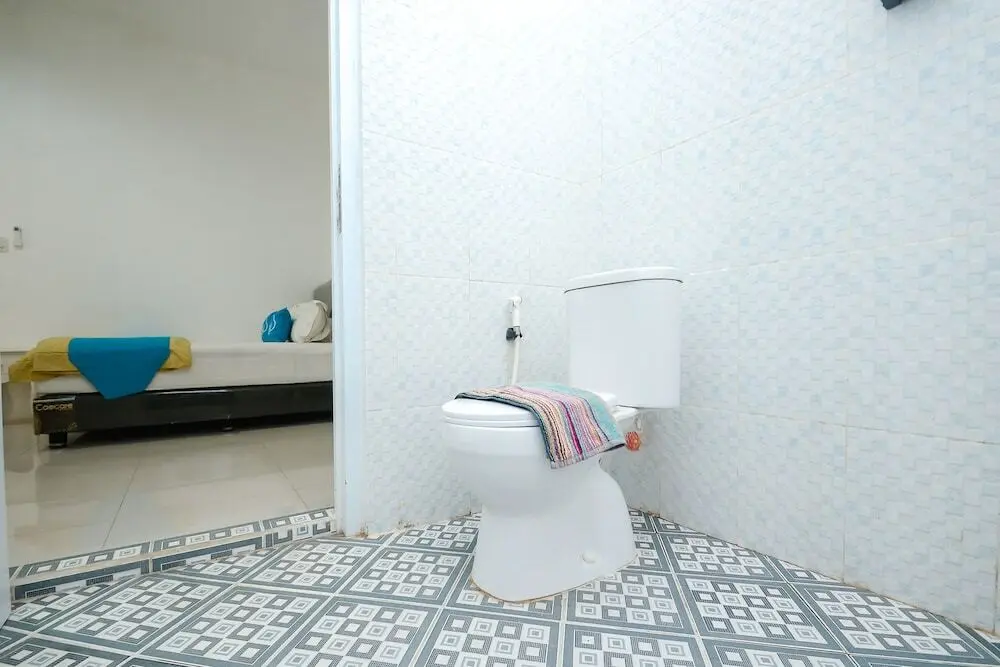 Сурабая: Airy Eco Syariah UNESA Ketintang Madya 151 Surabaya