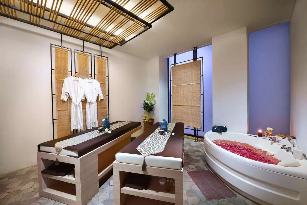 Бату: Golden Tulip Holland Resort