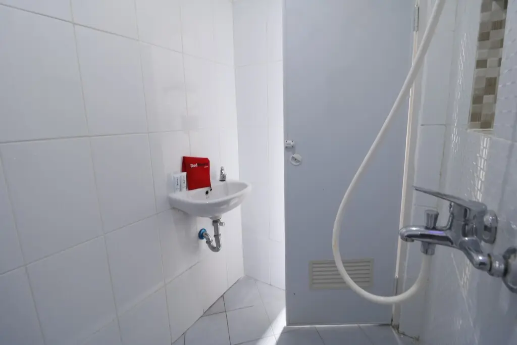 Джакарта: RedDoorz Plus Syariah near Mall Pondok Indah