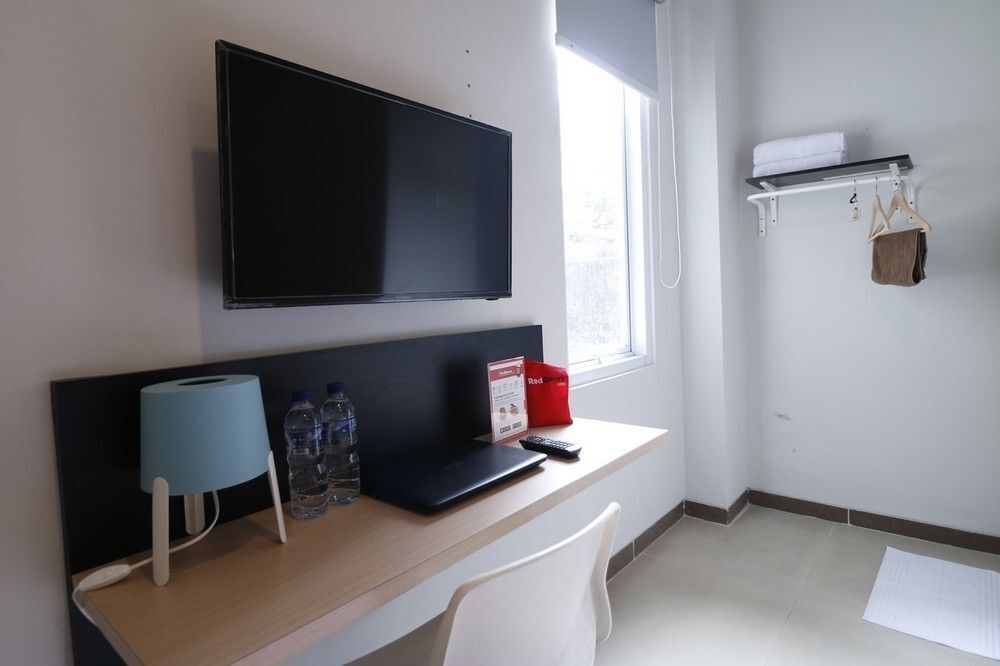 Джакарта: RedDoorz Plus Syariah near Mall Pondok Indah