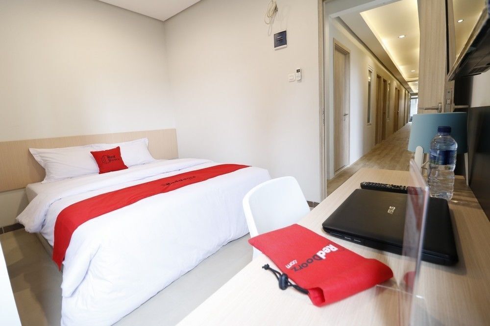 Джакарта: RedDoorz Plus Syariah near Mall Pondok Indah