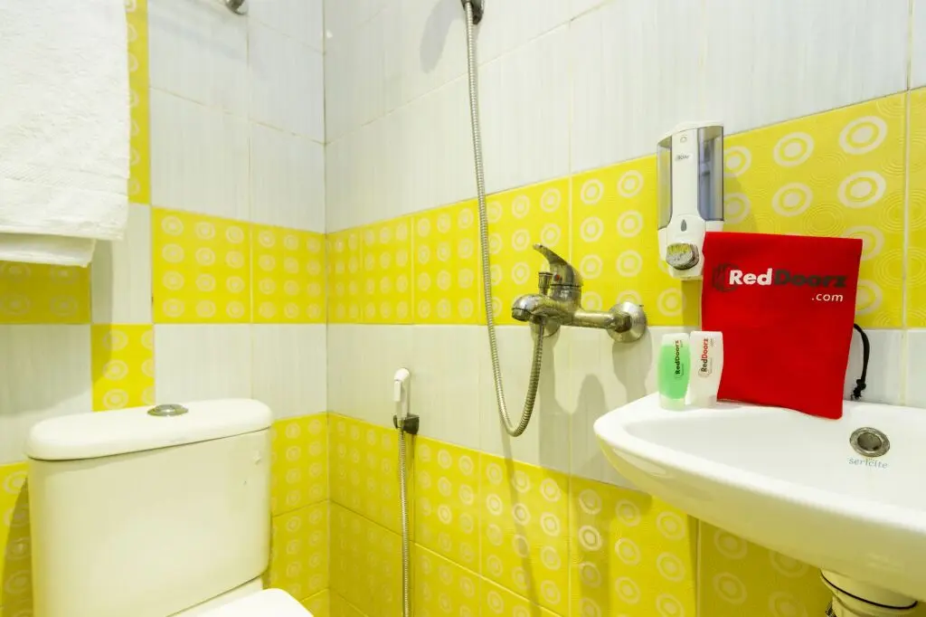 Джакарта: Reddoorz near Gajah Mada Plaza 2