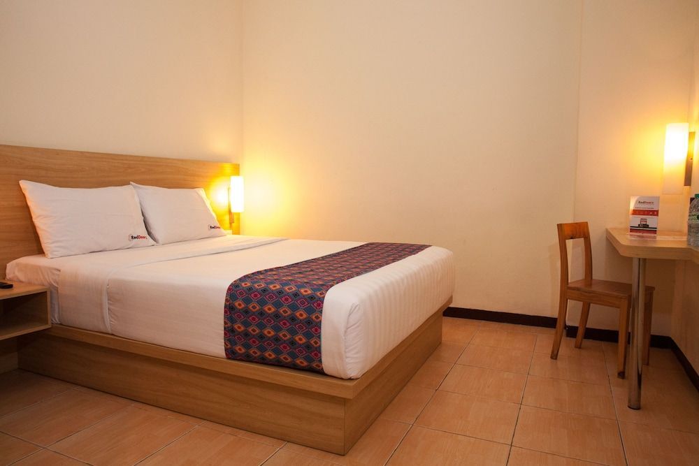 Сурабая: RedDoorz near Kawasan Industri SIER 2