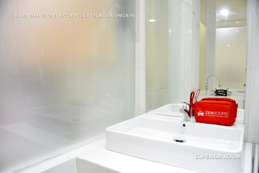 Джакарта: ZEN Premium Kemang Timur