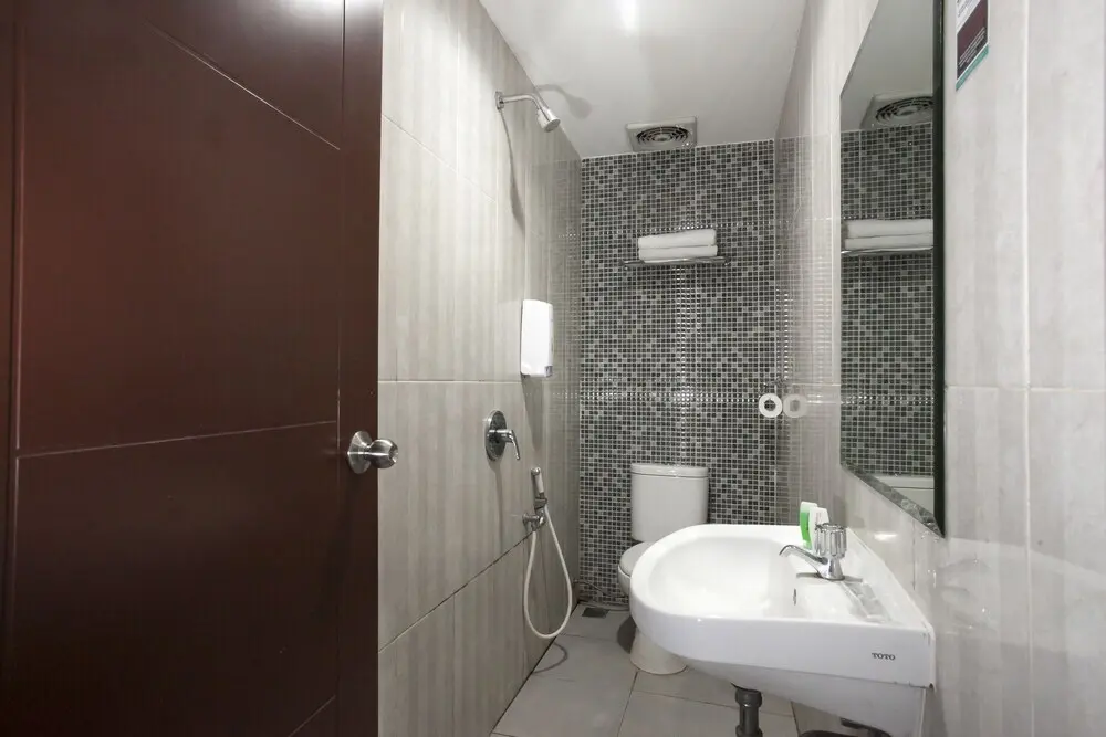 Сурабая: RedDoorz Plus near Tunjungan Plaza 2