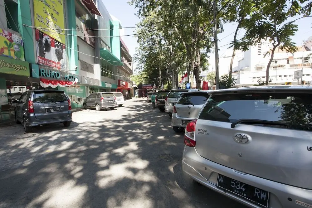Сурабая: RedDoorz Plus near Tunjungan Plaza 2