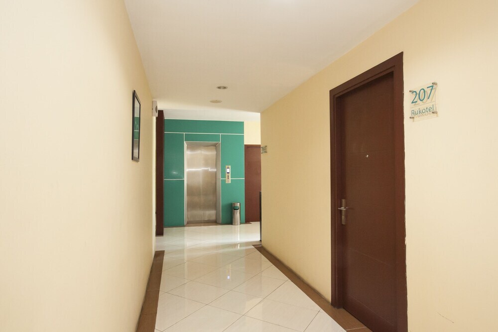Сурабая: RedDoorz Plus near Tunjungan Plaza 2