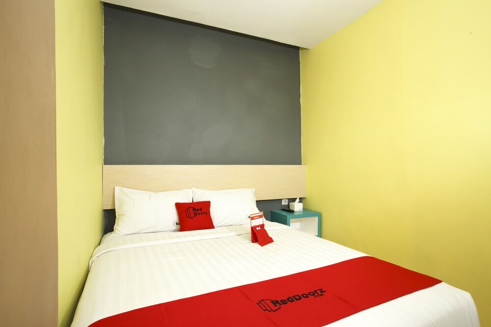 Сурабая: RedDoorz Plus near Tunjungan Plaza 2