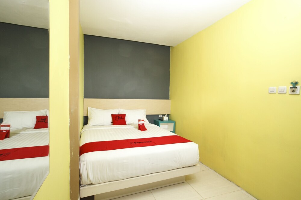 Сурабая: RedDoorz Plus near Tunjungan Plaza 2