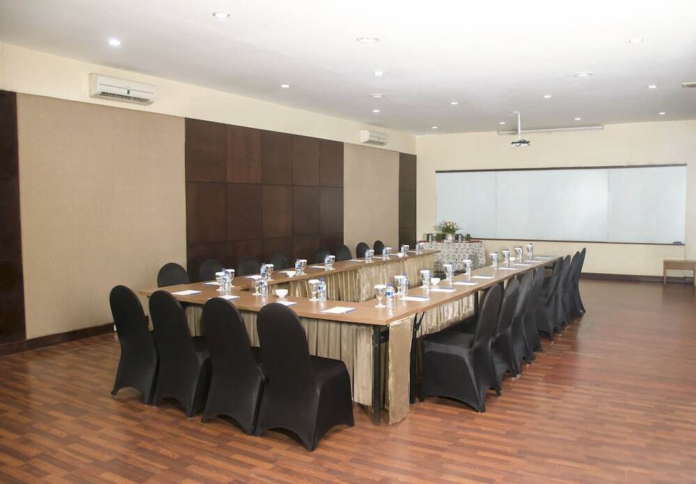 Сурабая: Whiz Residence Darmo Harapan Surabaya