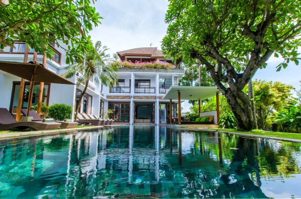 Wonderful 4BR villa 50 meters to the beach Canggu — фото 1
