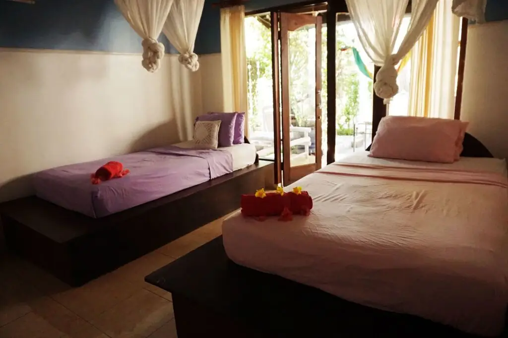 Гили Траванган: Salon de Nomad Gili T.