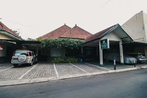 RedDoorz Plus @ Purwosari — фото 1