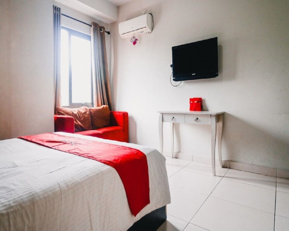 Медан: RedDoorz Plus near Cambridge City Square