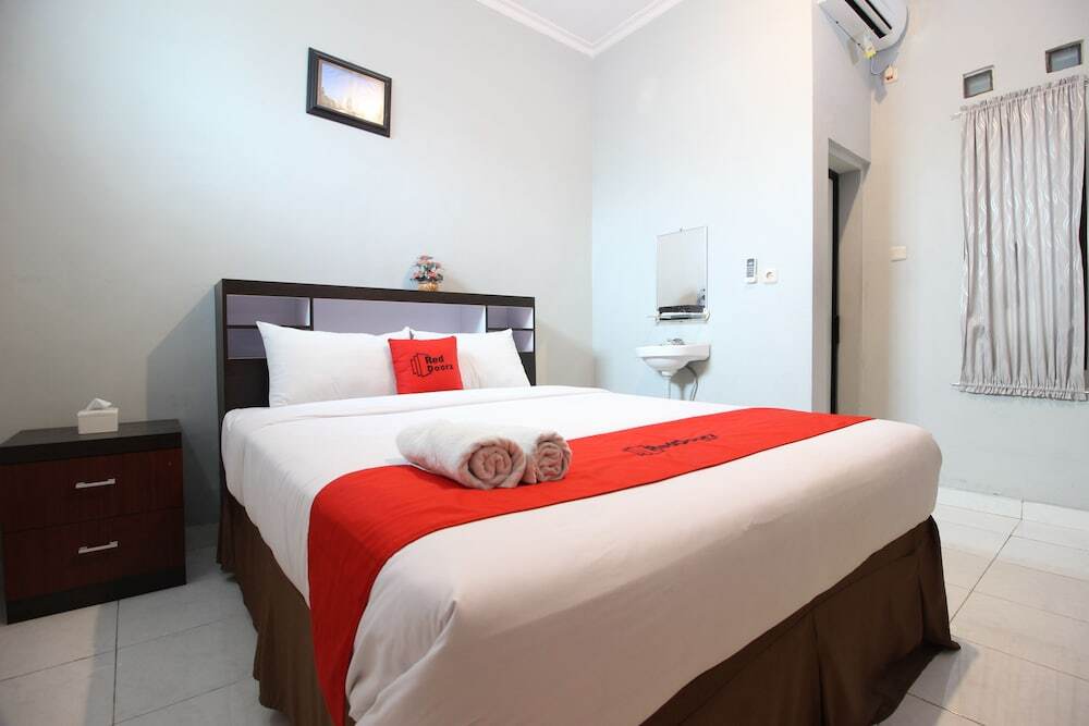 Батуретно: RedDoorz near STPN Jogja