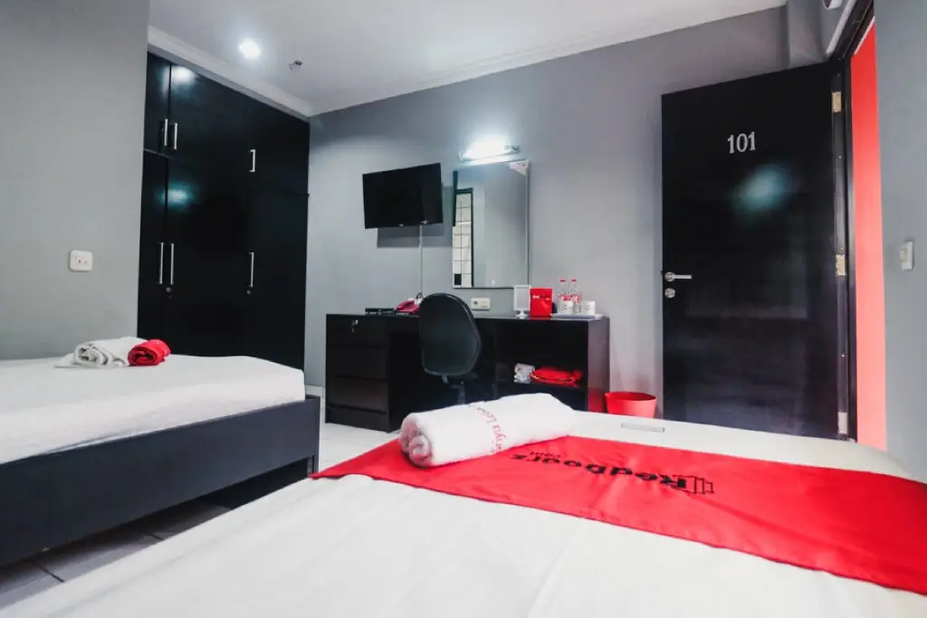 Джакарта: RedDoorz Plus near RS Fatmawati 2