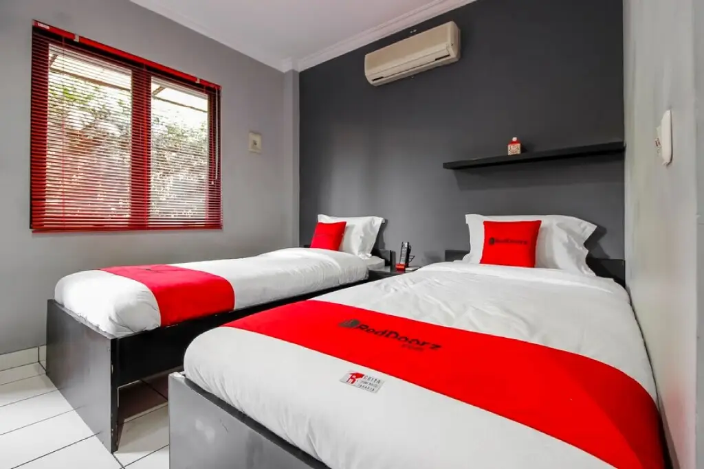Джакарта: RedDoorz Plus near RS Fatmawati 2