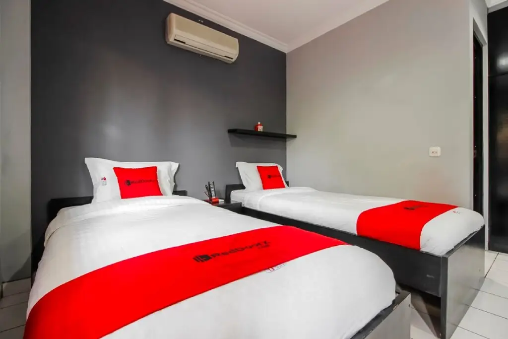 Джакарта: RedDoorz Plus near RS Fatmawati 2