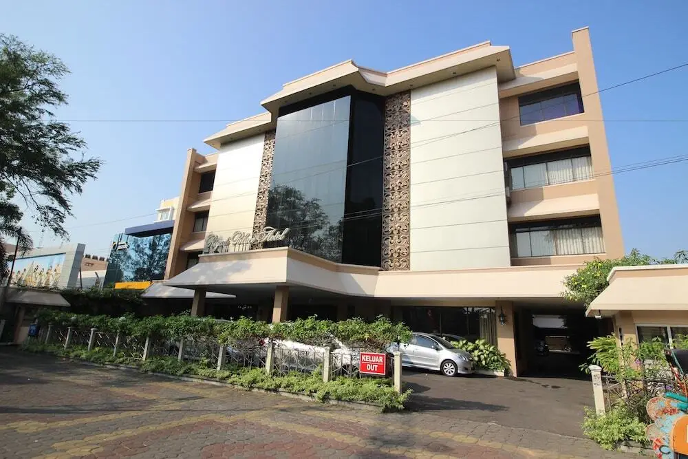 Суракарта: RedDoorz Premium @ Slamet Riyadi 2