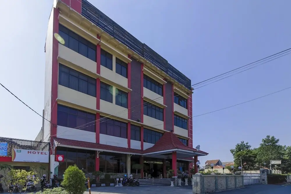 Чиребон: RedDoorz Plus near Grage City Mall