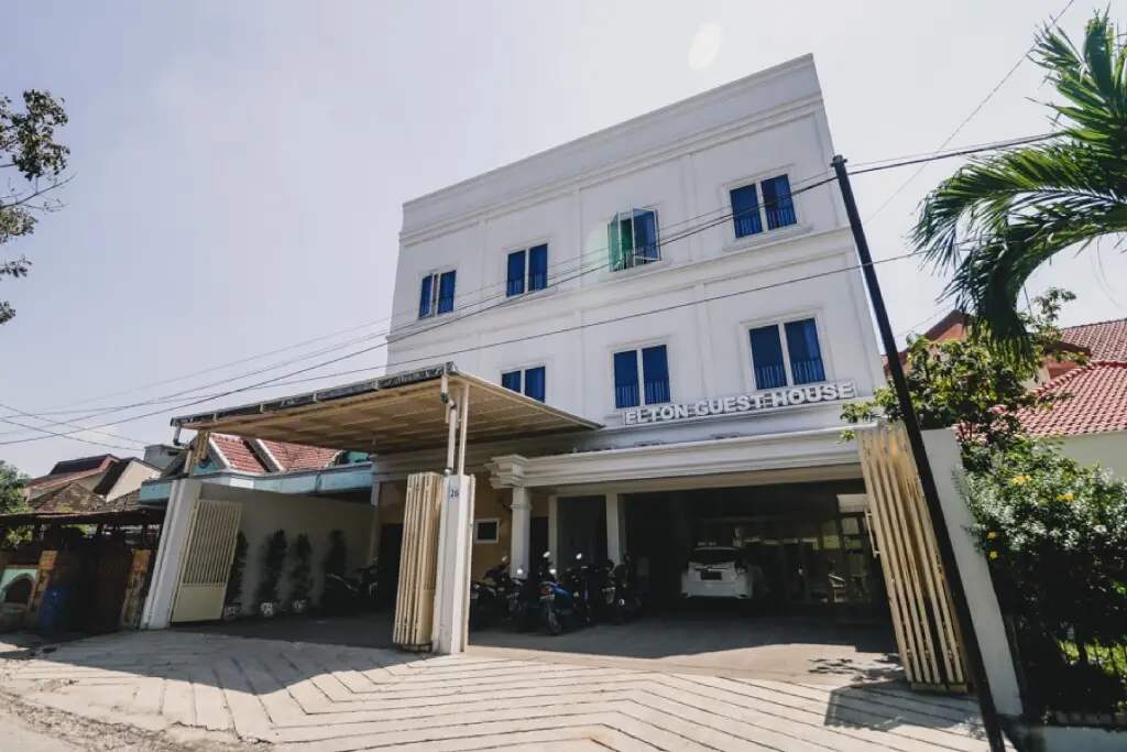 RedDoorz near Hermes Place Polonia Medan — фото 1