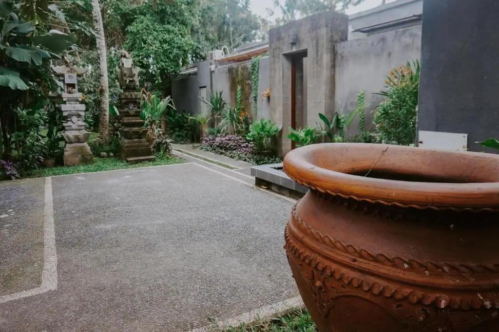 Блахбату: Anggira Villa Ubud