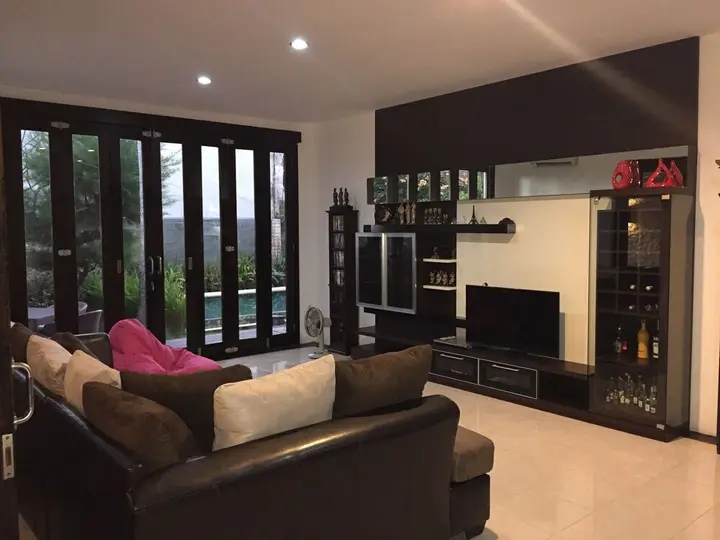 Унгасан: Villa Anais